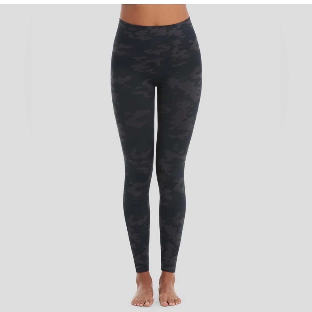 Spanx Seamless Look At Me Now Camo Leggings - Picture 3 of 10